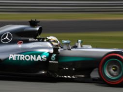 El británico, de Mercedes, durante los entrenamientos libres de hoy. AFP / G. Bouys