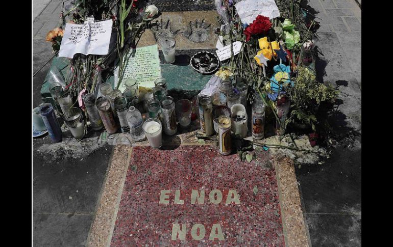 Flores, veladoras, mensajes, rezos y mucha música adornan las calles de Ciudad Juárez para recordar a Juan Gabriel. SUN / A. Acosta