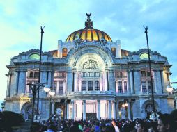 Majestuoso. Se espera que medio millón de personas lleguen al Palacio de Bellas Artes para despedir al 'Divo de Juárez'. NTX /