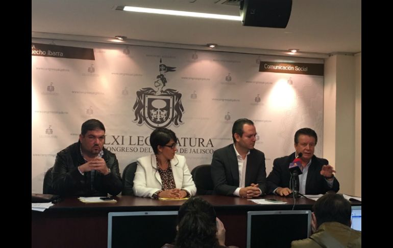 Los legisladores dieron una conferencia de prensa para hacer público su posicionamiento. TWITTER / @LegislativoJal