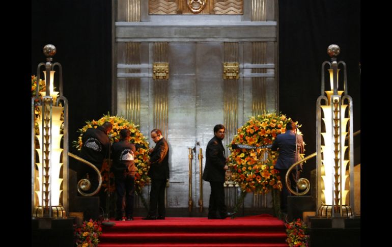 Al interior del 'Palacio de Mármol', en la escalinata principal, ya están colocados el Mariachi de Mi Tierra y el Mariachi Gama Mil. AP / R. Blackwell