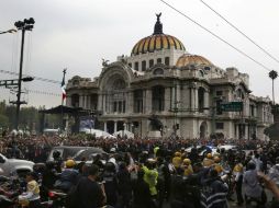 Autoridades culturales estiman que entre 500 mil y 700 mil personas despedirán a Juan Gabriel. AP / M. Ugarte