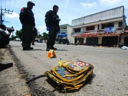 La mochila de una de las alumnas del colegio afectado salió disparada luego de la explosión. AFP / M. Tohlala