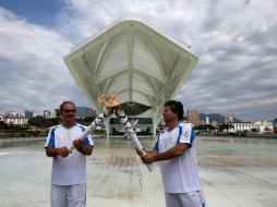 El fuego se formó con la unión de las antorchas que han visitado Brasilia y otras ciudades de diferentes regiones del país. EFE / M. Sayao