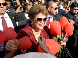 Dilma Rousseff abandonó por última vez el Palacio de Alvorada, rodeada de un centenar de militantes y de exministros y legisladores. AFP / E. Sa