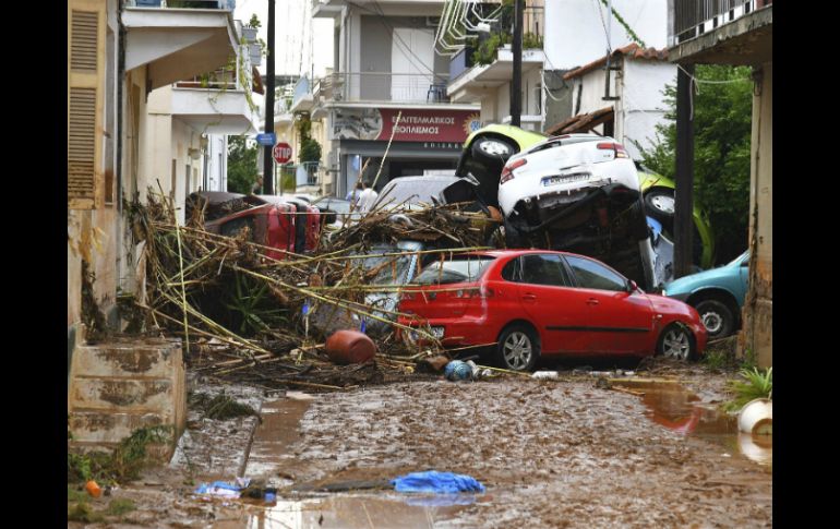 En el municipio de Thermaikos, el alcalde Yiannis Mavromatis pidió al gobierno que declare el estado de emergencia por inundaciones. EFE / N. Kotsiaris