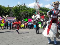 Familias de pirotécnicos se reúnen en la Plaza Liberación. Entre polvorines y música, exigen regulación. EL INFORMADOR / A. García