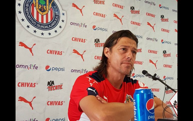 Matías Almeyda señala que pese a lo bueno que ha hecho el jugador en entrenamientos, lleva muy poca preparación con el equipo. TWITTER / @Chivas