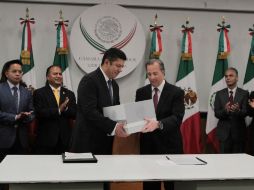 El secretario de Hacienda, José Antonio Meade, entregó al presidente de la Cámara de Diputados, Javier Bolaños. NTX / G. Granados