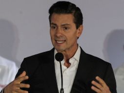 El Presidente Enrique peña Nieto, asegura que el paquete se caracteriza de ser responsable y con sensibilidad social. EFE / A. Cruz