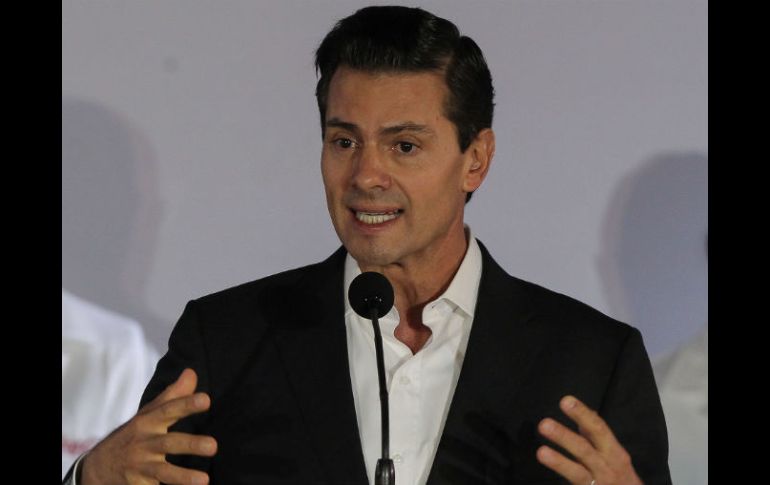 El Presidente Enrique peña Nieto, asegura que el paquete se caracteriza de ser responsable y con sensibilidad social. EFE / A. Cruz