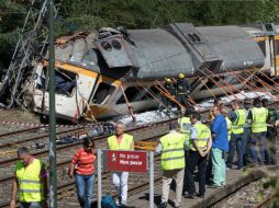 El percance, ocurrido a las 09:30 horas de este viernes, deja también un saldo de 48 personas lesionadas. AP /