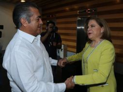 Arely Gómez, acompañada por el gobernador de Nuevo León, Jaime Rodríguez Calderón. TWITTER / @ArelyGomezGlz