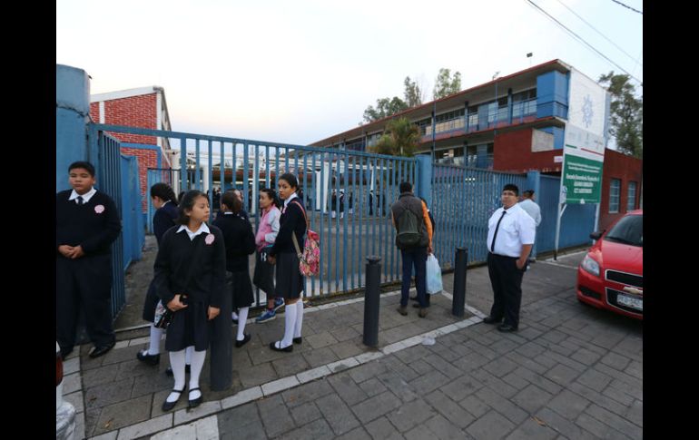 El gobierno reconoció a los docentes que han cumplido su labor en las aulas. NTX / ARCHIVO