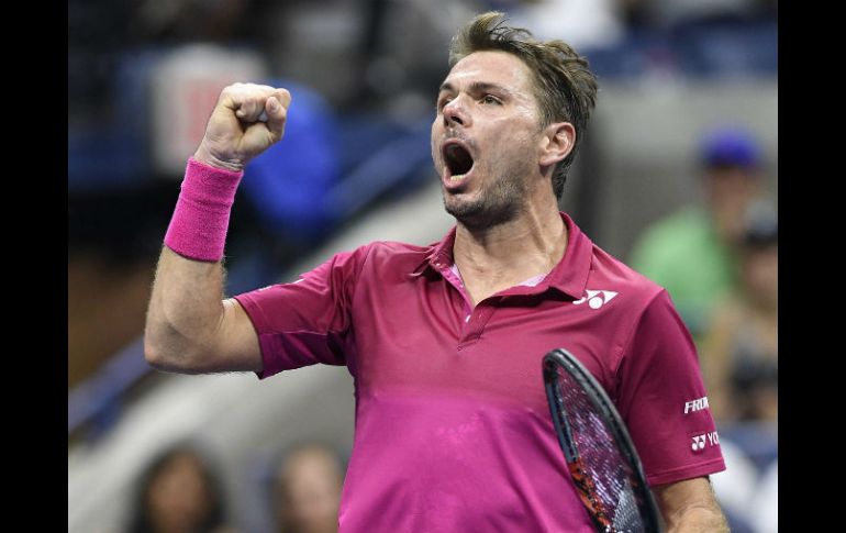 Wawrinka. El suizo festeja uno de los puntos de la Semifinal. EFE / D. Murphy