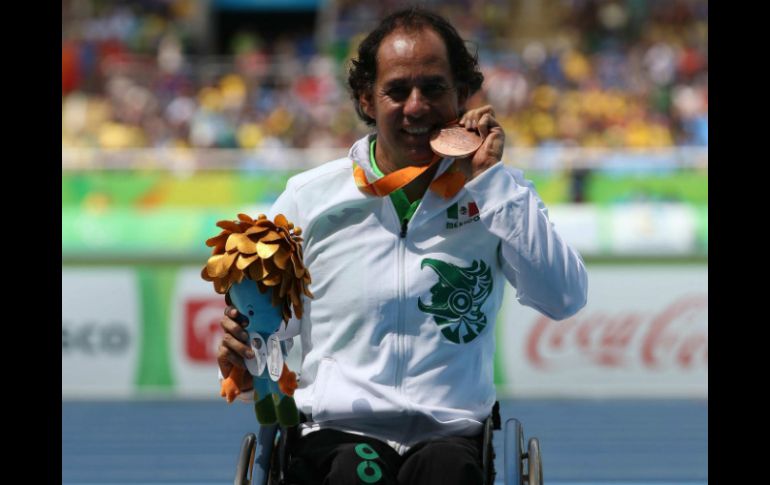 Salvador Hernández se adjudica la presea de bronce en los 100 metros masculino T52. EFE / M. Sayão