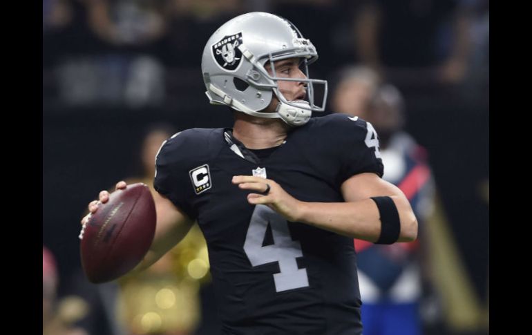 Derek Carr materializó con un pase a Michael Crabtree para los puntos de la victoria con 47 segundos por jugar. AP / B. Feig