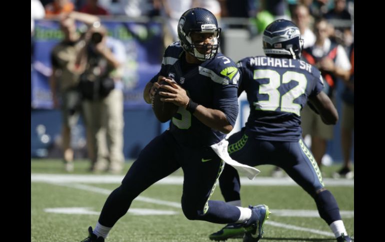 Aun aquejado por una lesión de tobillo, Russell Wilson logró otra remontada. AP / E. Thompson