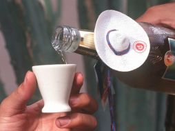 Actualmente, ha incursionado en la preparación de mezcal de sabores de guayaba, nanche, capuchino y damiana. NTX / ARCHIVO