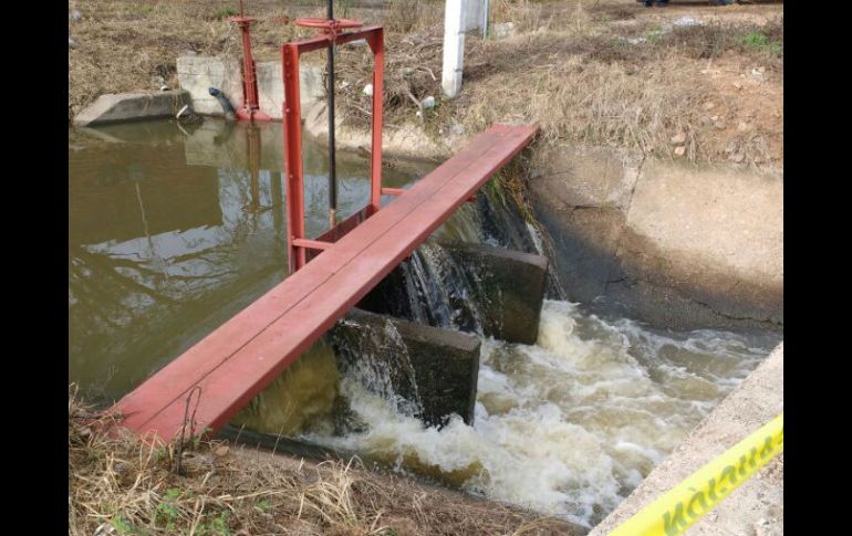 En las aguas de la presa junto a la compuerta estaba el cuerpo del menor de cuatro años. ESPECIAL /