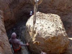 El meteorito se encuentra por debajo del Hoba, hallado en Namibia, que sobrepasa las 66 toneladas. YOUTUBE /  Primicias tv 2015