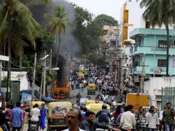 Decenas de personas toman las calles durante una protesta en Bangalore. EFE / J. Nv