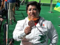 Díaz Vilchis comparte el podio con Randa Mahmoud, quien se colgó el oro, y la jordana Tharwah Alhajaj, acreedora a la plata. TWITTER / @CONADE