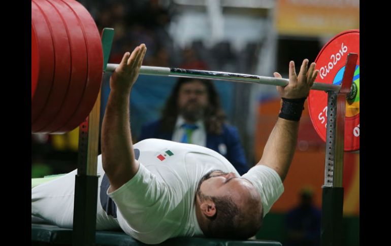 Castillo logró en su segundo intento levantar 229 kilogramos, peso que le dio la oportunidad de subirse al podio. TWITTER / @CONADE