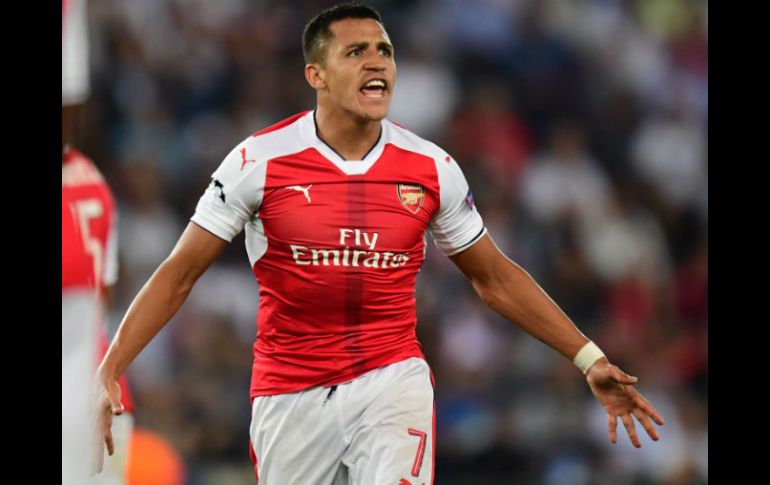 Alexis festeja el gol que le dio el empate al Arsenal. AFP / F. Fife