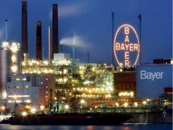 Para pagar, Bayer emitirá deuda y 19 mil millones de dólares en activos, incluyendo un bono convertible y una emisión de derechos. EFE / O. Berg