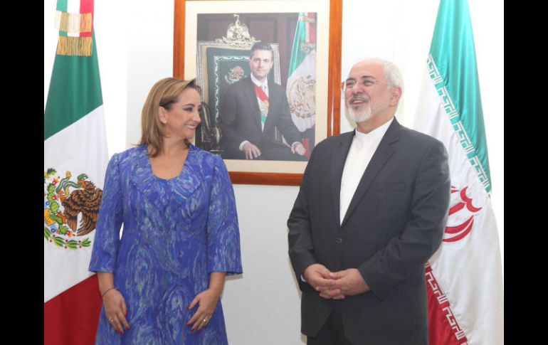 La titular de la SRE, Claudia Ruiz Massieu y el embajador de Irán, Mohammad Javad Zarif. TWITTER / @ruizmassieu