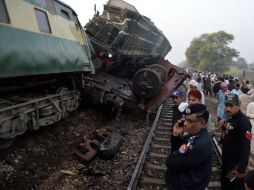 Las labores de rescate finalizaron en la zona y se retomó el tráfico ferroviario gracias a la existencia de una vía doble. EFE / F. Kareem