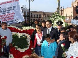 El gobernador de Michoacán acude a la conmemoración en honor de las ocho personas que perdieron la vida ese año. TWITTER / @Silvano_A