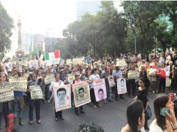 El contingente avanza por paseo de la Reforma en ruta al Zócalo capitalino. SUN / G. Perea