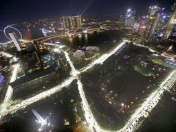 Vista aérea del trazado callejero en donde se corre el Gran Premio de Singapur, en una carrera nocturna. AP / ARCHIVO