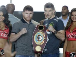 En Arlington, Saúl Álvarez y Liam Smith tuvieron un nuevo encuentro antes de subir al cuadrilátero mañana. AP / L. Otero