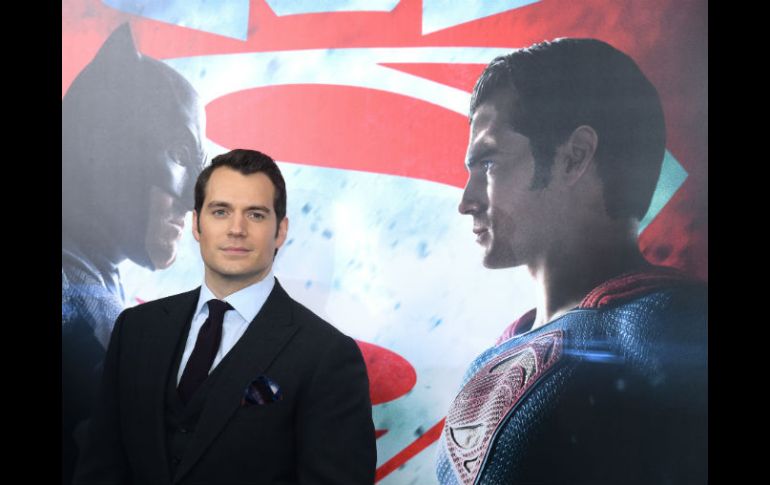 Cavill se encuentra filmando una película sobre la Liga de la Justicia, que se estrenará en 2017. AP / ARCHIVO