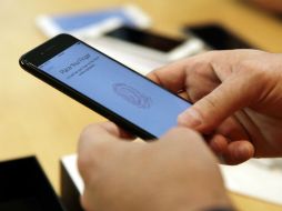 Además la gente asegura que con esta nueva actualización, la pila de sus teléfonos móviles no les dura para nada. AP / K. Sato