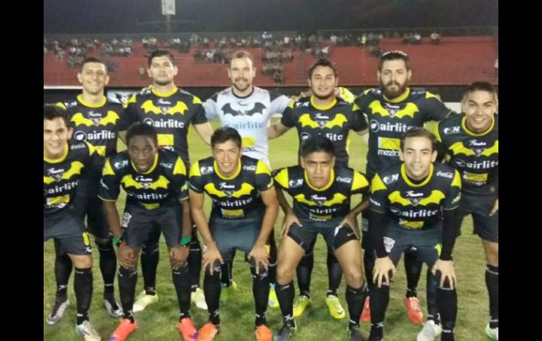 Murciélagos y Atlante se enfrentaron en el Estadio Centenario Los Mochis. ESPECIAL /