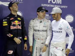 El piloto alemán Nico Rosberg (Mercedes) es el más rápido de la última ronda de clasificación del Gran Premio de Singapur. AP / W. Maye-E