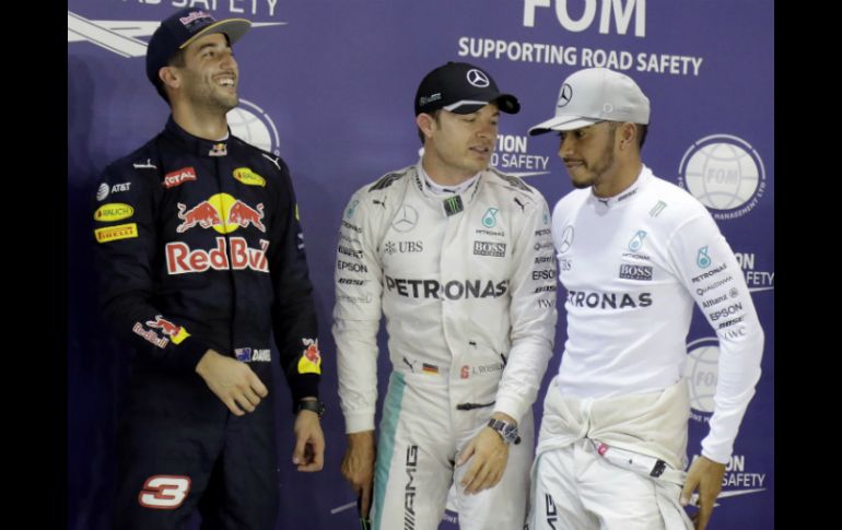 El piloto alemán Nico Rosberg (Mercedes) es el más rápido de la última ronda de clasificación del Gran Premio de Singapur. AP / W. Maye-E