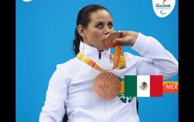 Nely después de recibir su medalla de bronce. TWITTER / @rio2016_es