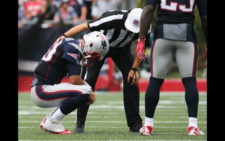 Jimmy Garoppolo realizó tres pases para anotación antes de abandonar el juego debido a una lesión en el hombro derecho. AFP / J. Rogash