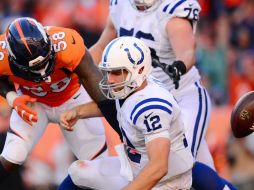 Miller superó en la línea al right tackle Joe Reitz y se abalanzó sobre Luck, quien soltó el balón. AFP / D. Bradford