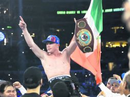 Si hay algo que define a Álvarez como un pugilista de poder es la potencia en sus puños. AFP /