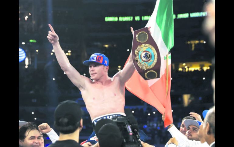 Si hay algo que define a Álvarez como un pugilista de poder es la potencia en sus puños. AFP /