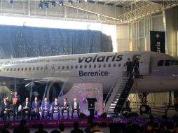 Eruviel Ávila y Gerardo Ruis Esparza develaron el primer Airbus A320 Neo. SUN /  R. Jiménez