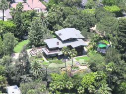 Esta es la casa principal de la pareja, tiene seis cuartos, piscina, un parque con toboganes y un arenero para los niños. ESPECIAL /