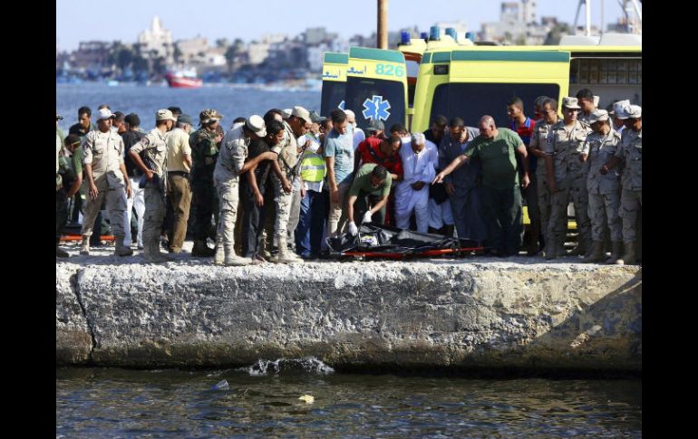 Los supervivientes aseguran que unas 450 personas se iban a bordo de la embarcación cuando ésta naufragó. EFE / ARCHIVO