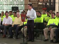 Peña Nieto, en gira por la entidad, inauguró una planta procesadora de madera. TWITTER / @PresidenciaMX